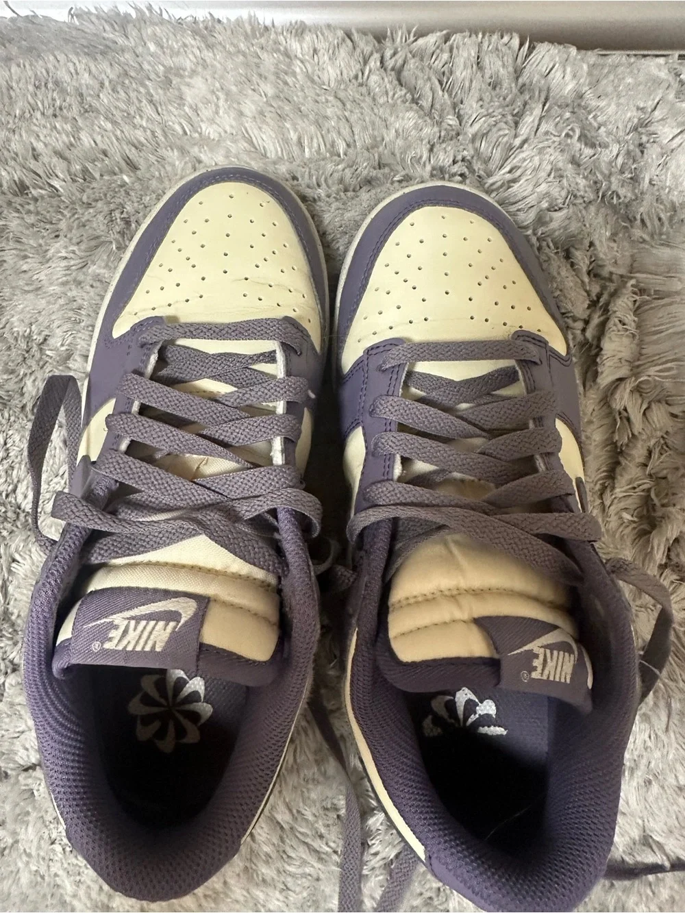 Nike Kids/women’s Low-Top Sneakers in Purple and Cream